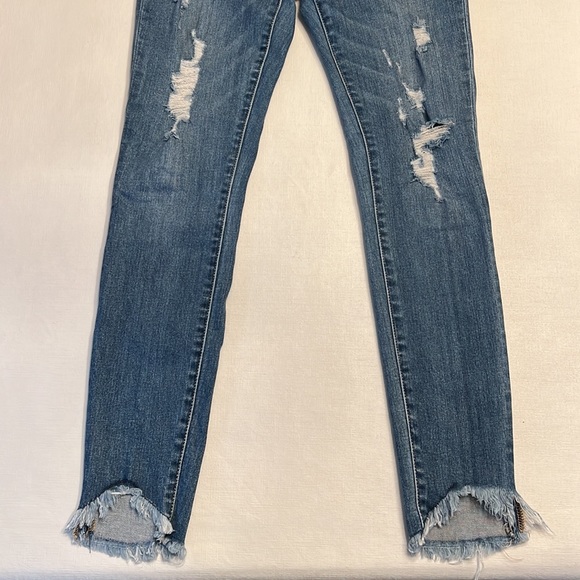 Hidden Denim Distressed Skinny Jeans - Picture 3 of 11